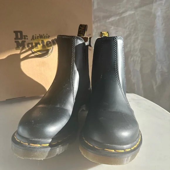 Like New Dr. Martens Airway 2976 Chelsea Boot Size 7 - Picture 2 of 11